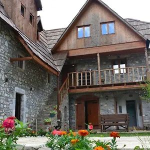 shpella-guesthouse-theth.albaniahotels.org/